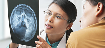 A doctor reviewing a MRI scan with her patient